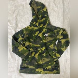 BOYS Nike Black and green Camo Hoodie size 4-5T